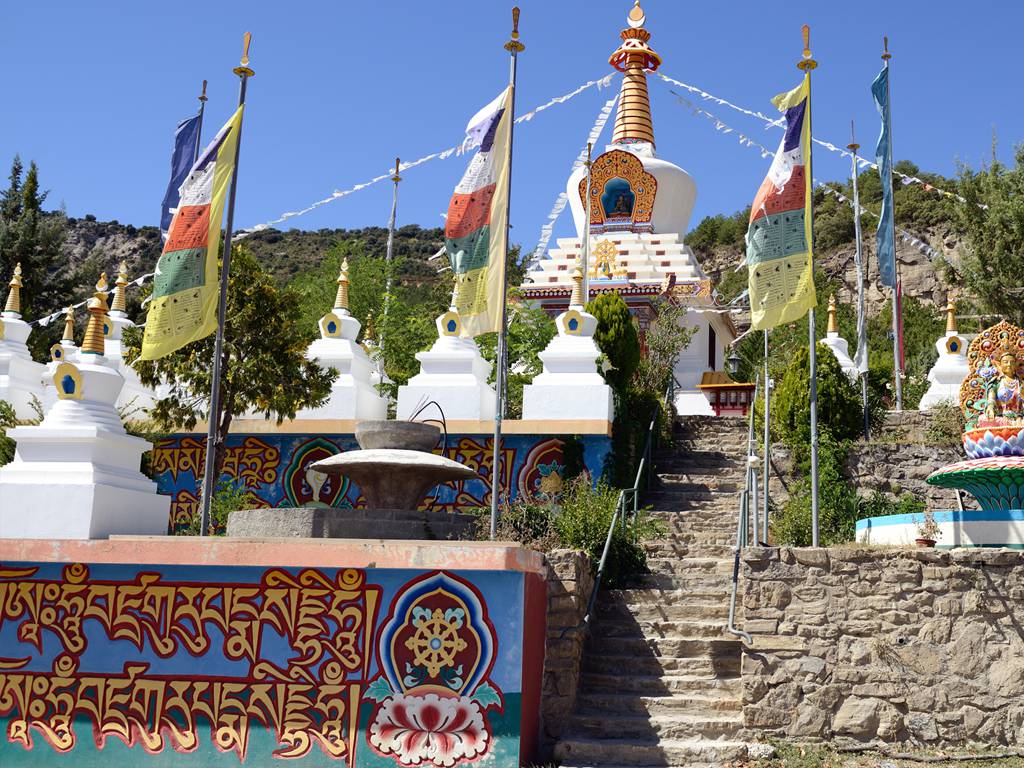 Templo budista - Panillo (Huesca)