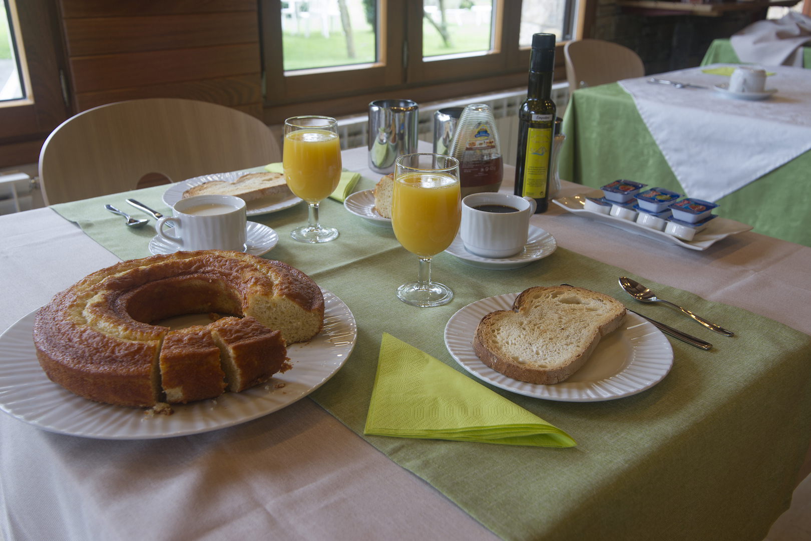 Desayuno / Cafetería - Hotel los Nogales