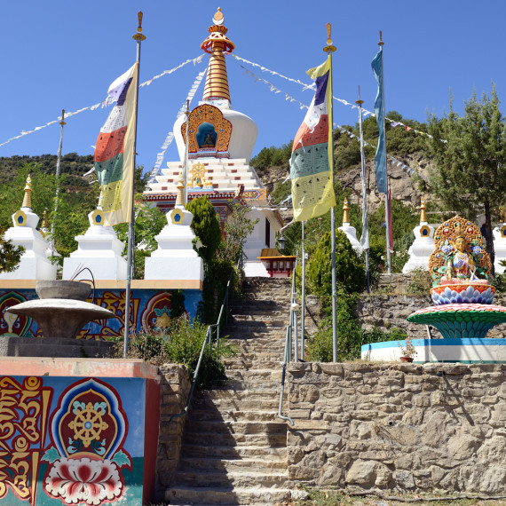 Templo budista - Panillo (Huesca)